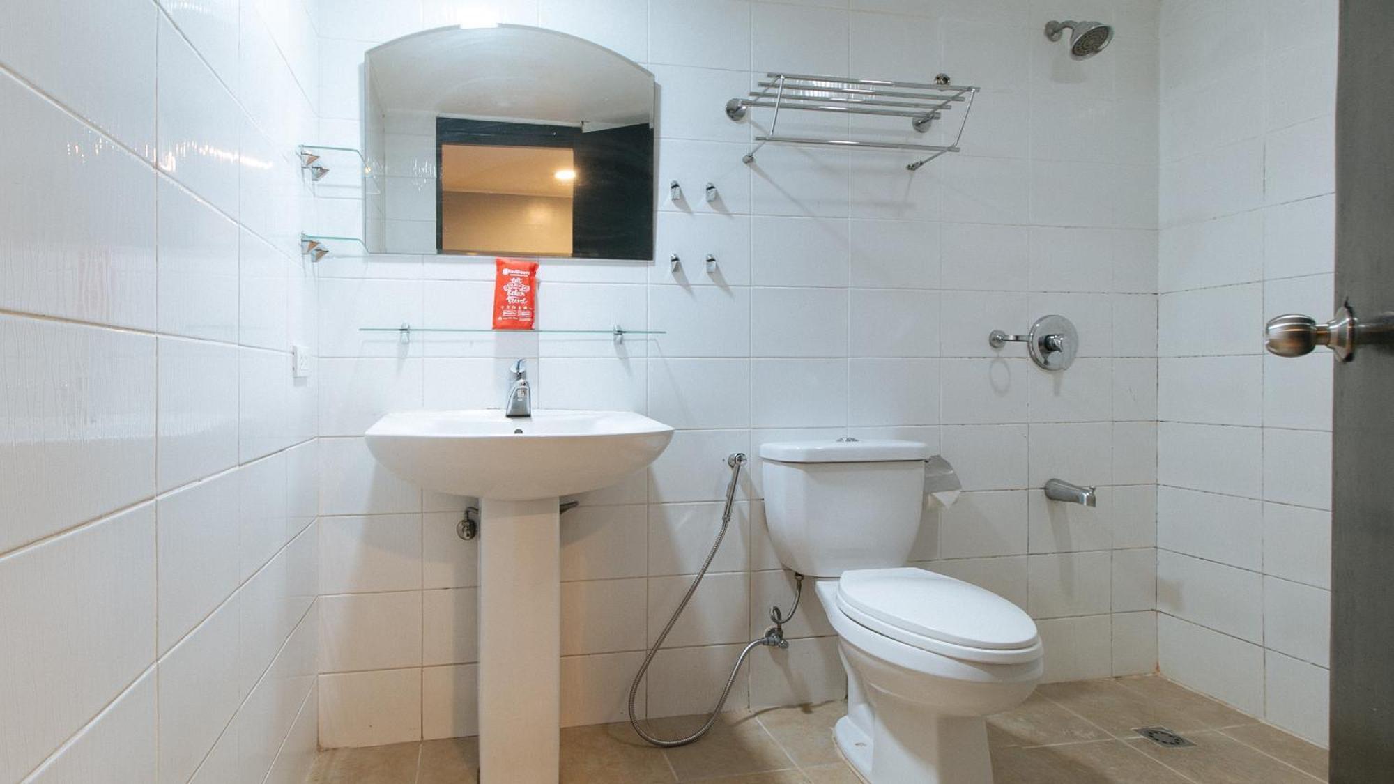 Reddoorz At Dbuilders Rooms Bangkal Makati Makati City Exteriör bild