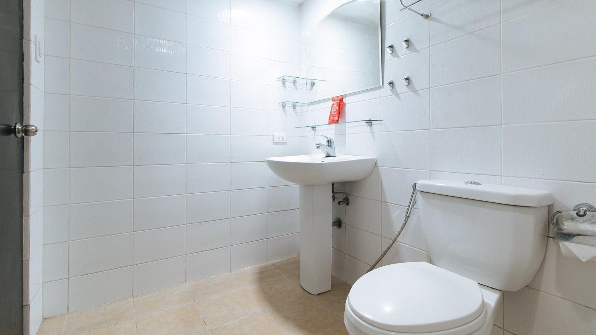 Reddoorz At Dbuilders Rooms Bangkal Makati Makati City Exteriör bild