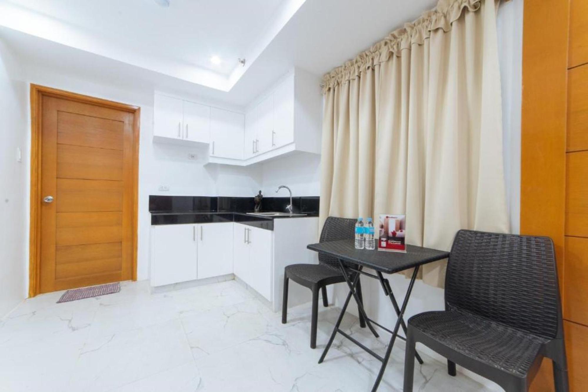 Reddoorz At Dbuilders Rooms Bangkal Makati Makati City Exteriör bild