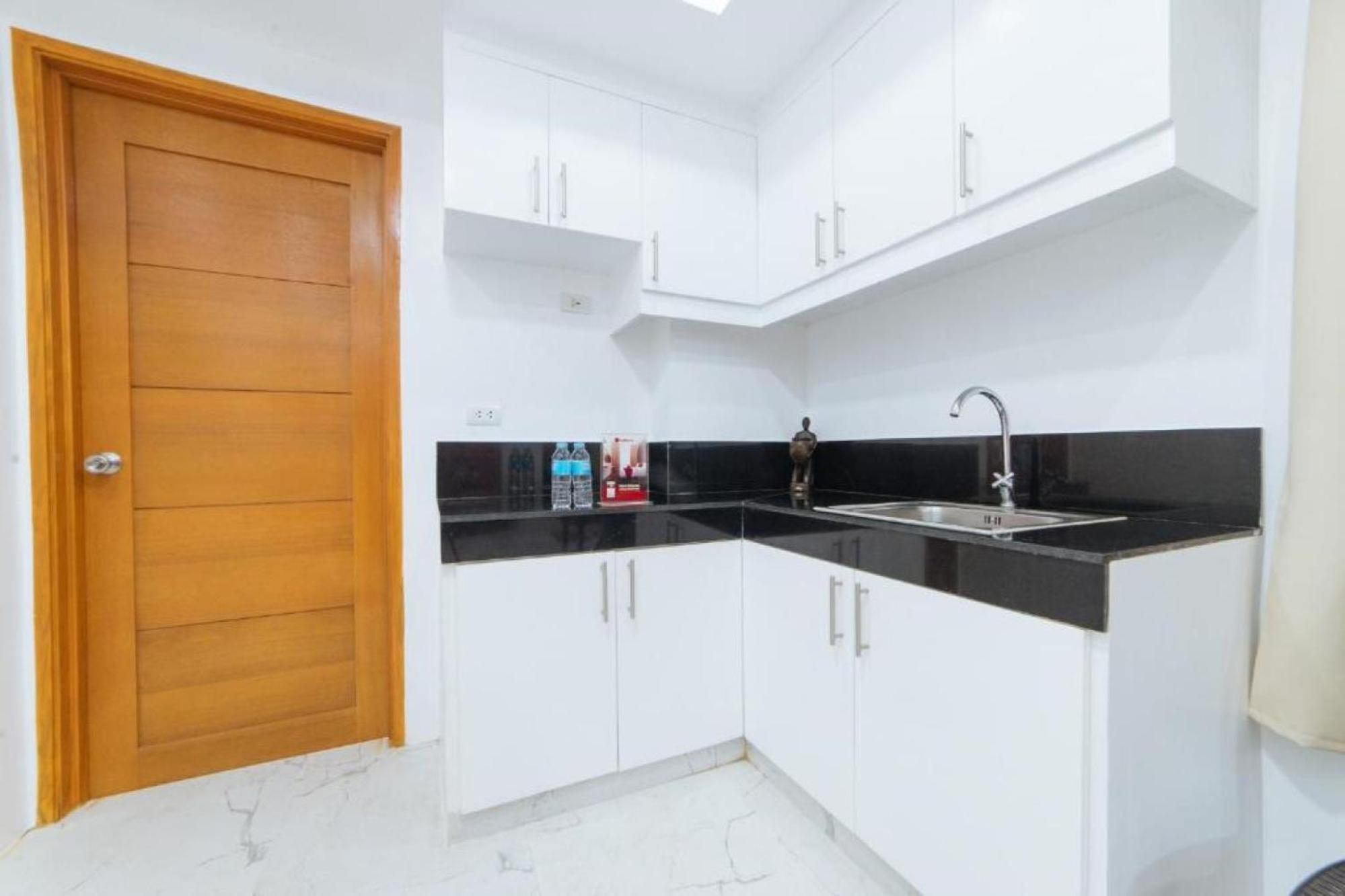 Reddoorz At Dbuilders Rooms Bangkal Makati Makati City Exteriör bild