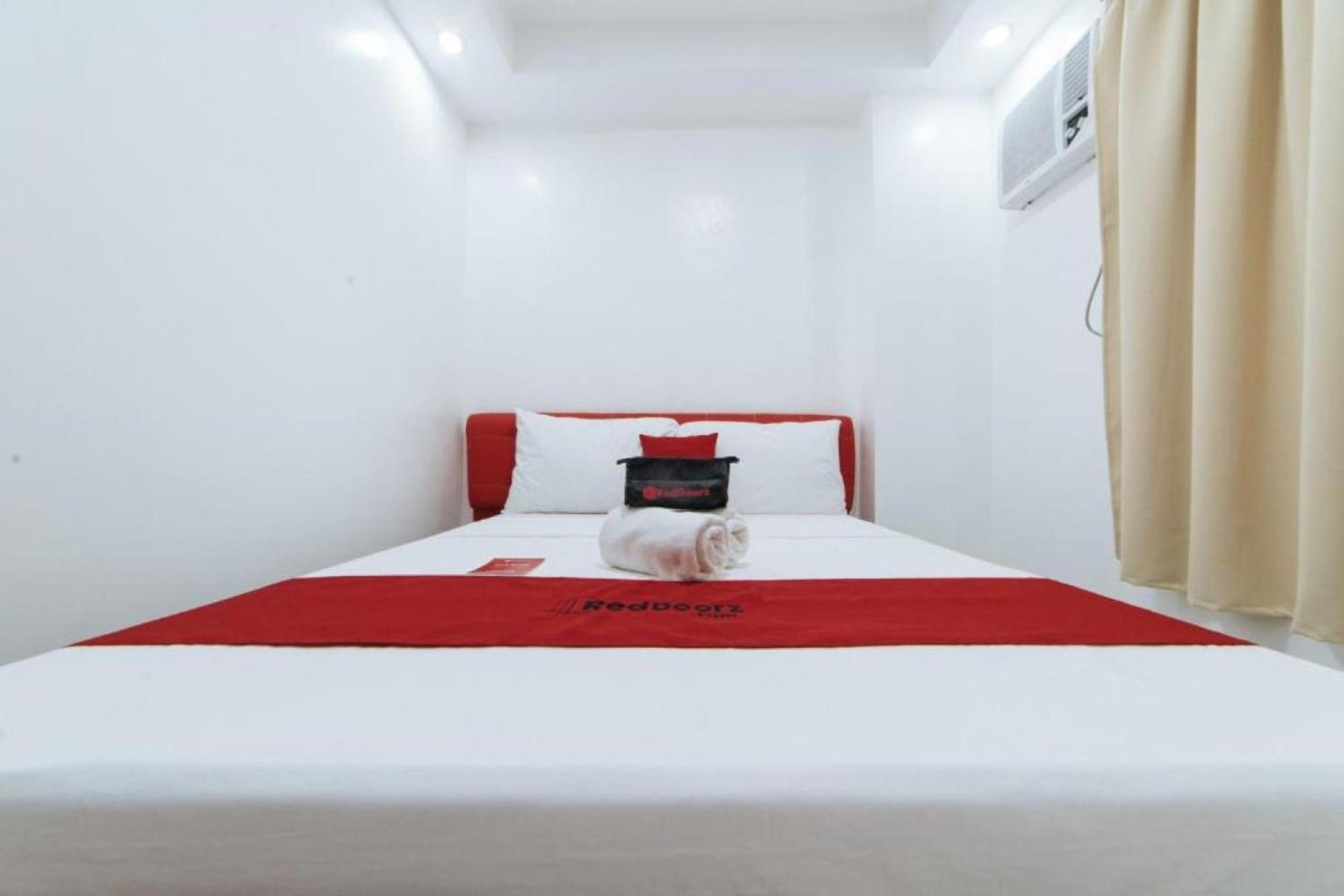 Reddoorz At Dbuilders Rooms Bangkal Makati Makati City Exteriör bild