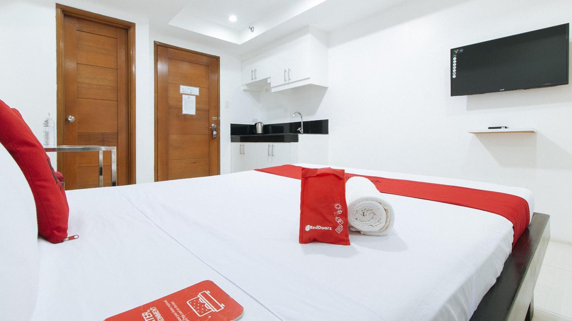 Reddoorz At Dbuilders Rooms Bangkal Makati Makati City Exteriör bild