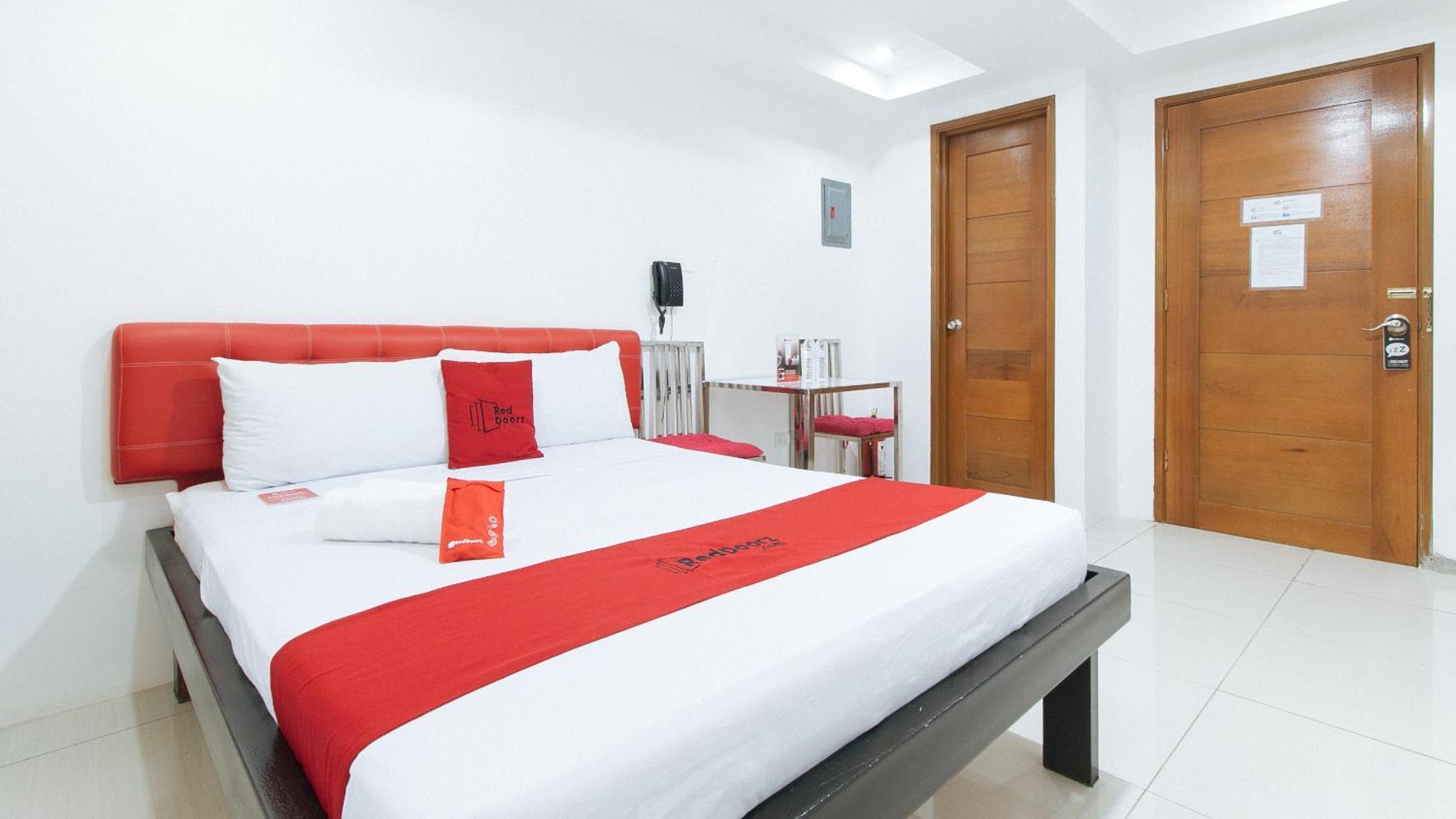 Reddoorz At Dbuilders Rooms Bangkal Makati Makati City Exteriör bild