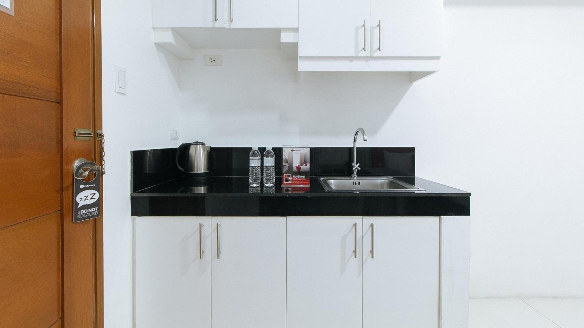 Reddoorz At Dbuilders Rooms Bangkal Makati Makati City Exteriör bild