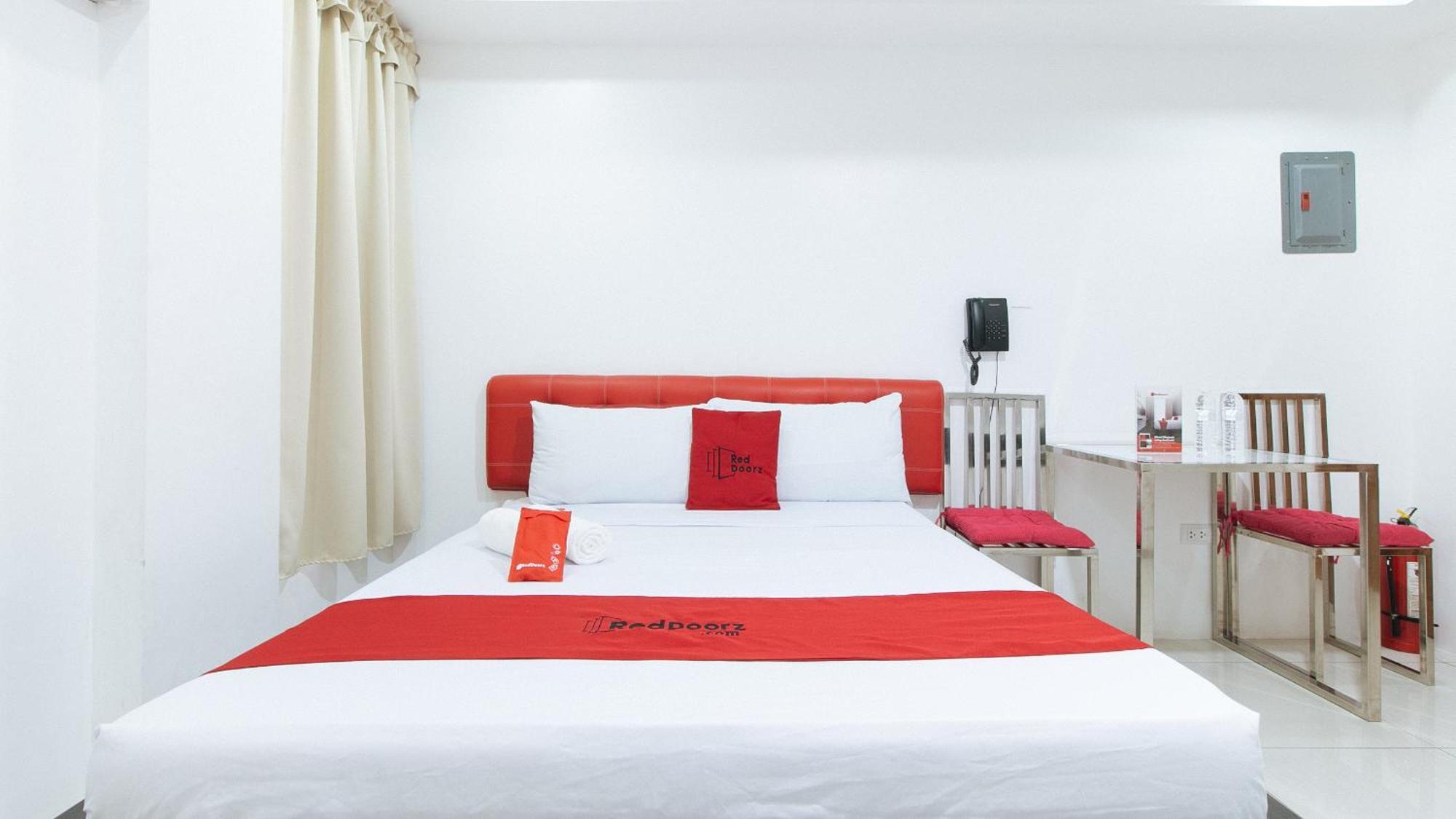 Reddoorz At Dbuilders Rooms Bangkal Makati Makati City Exteriör bild
