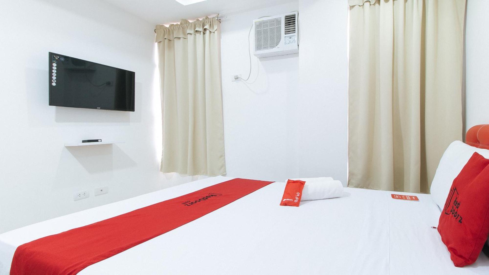 Reddoorz At Dbuilders Rooms Bangkal Makati Makati City Exteriör bild