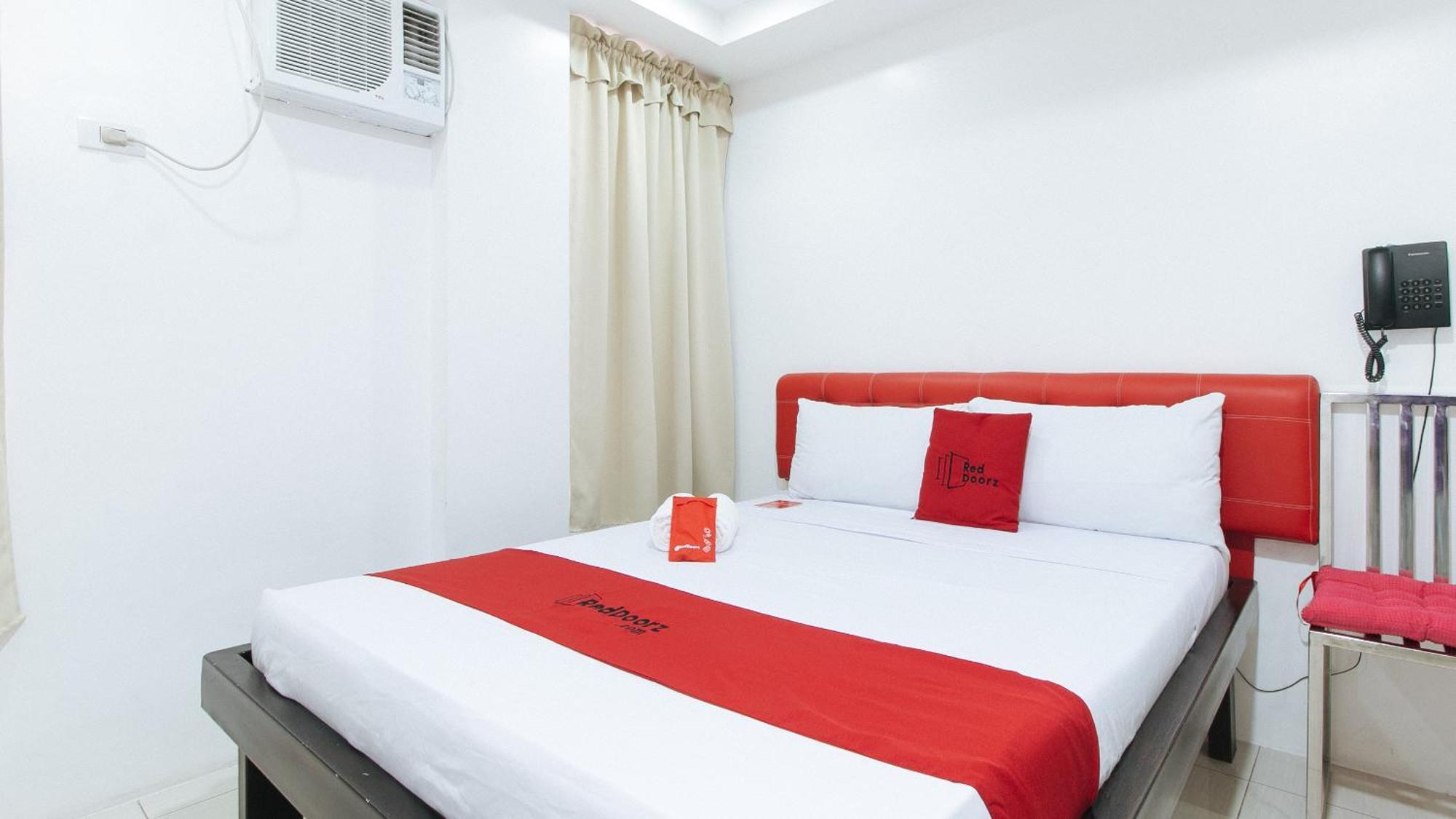 Reddoorz At Dbuilders Rooms Bangkal Makati Makati City Exteriör bild