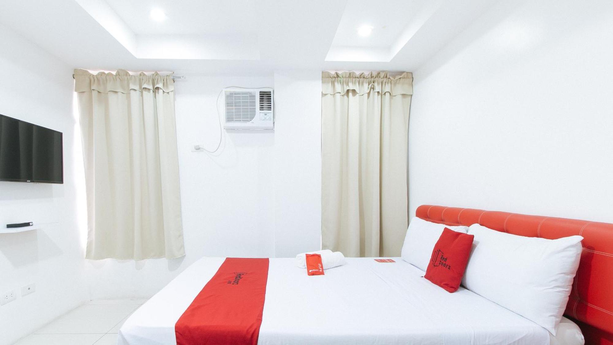 Reddoorz At Dbuilders Rooms Bangkal Makati Makati City Exteriör bild