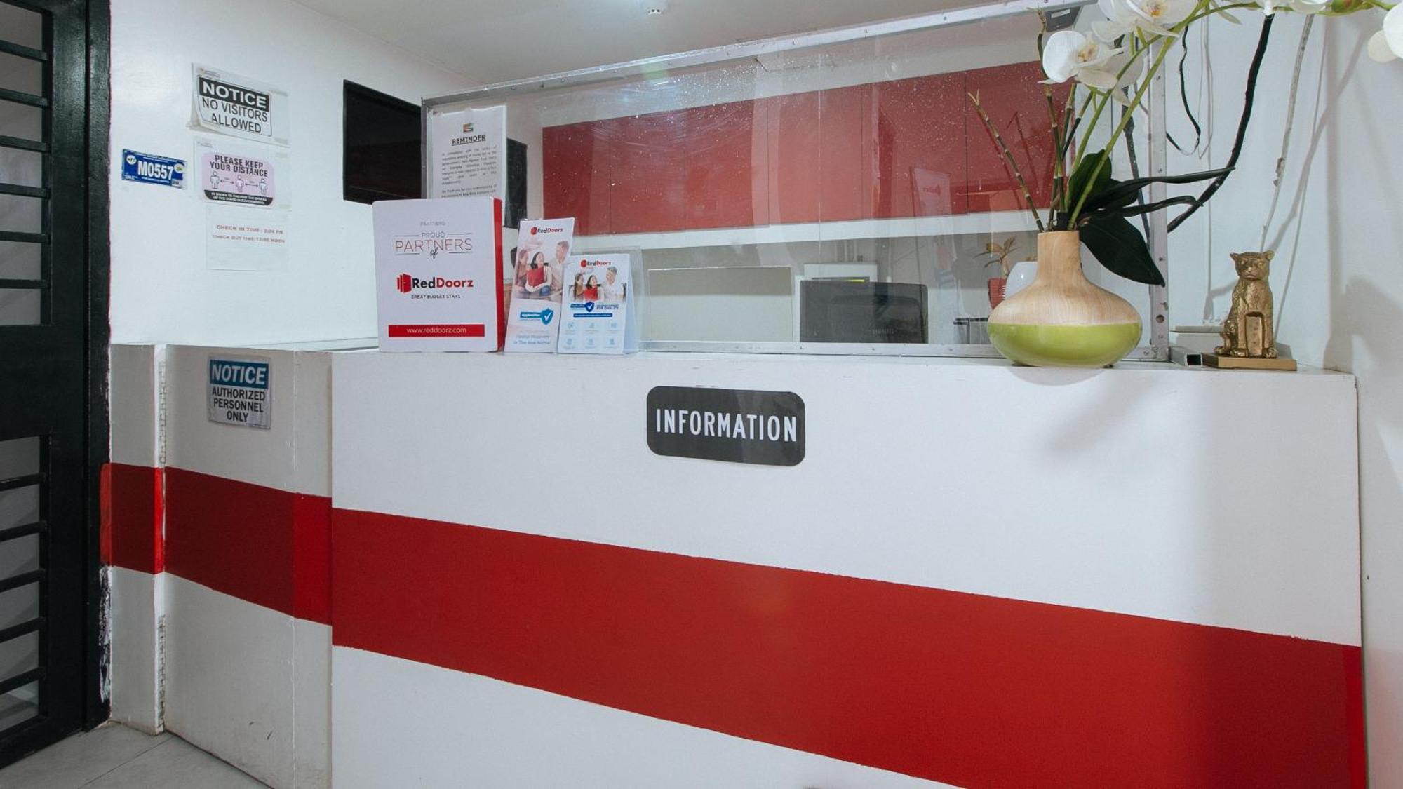 Reddoorz At Dbuilders Rooms Bangkal Makati Makati City Exteriör bild