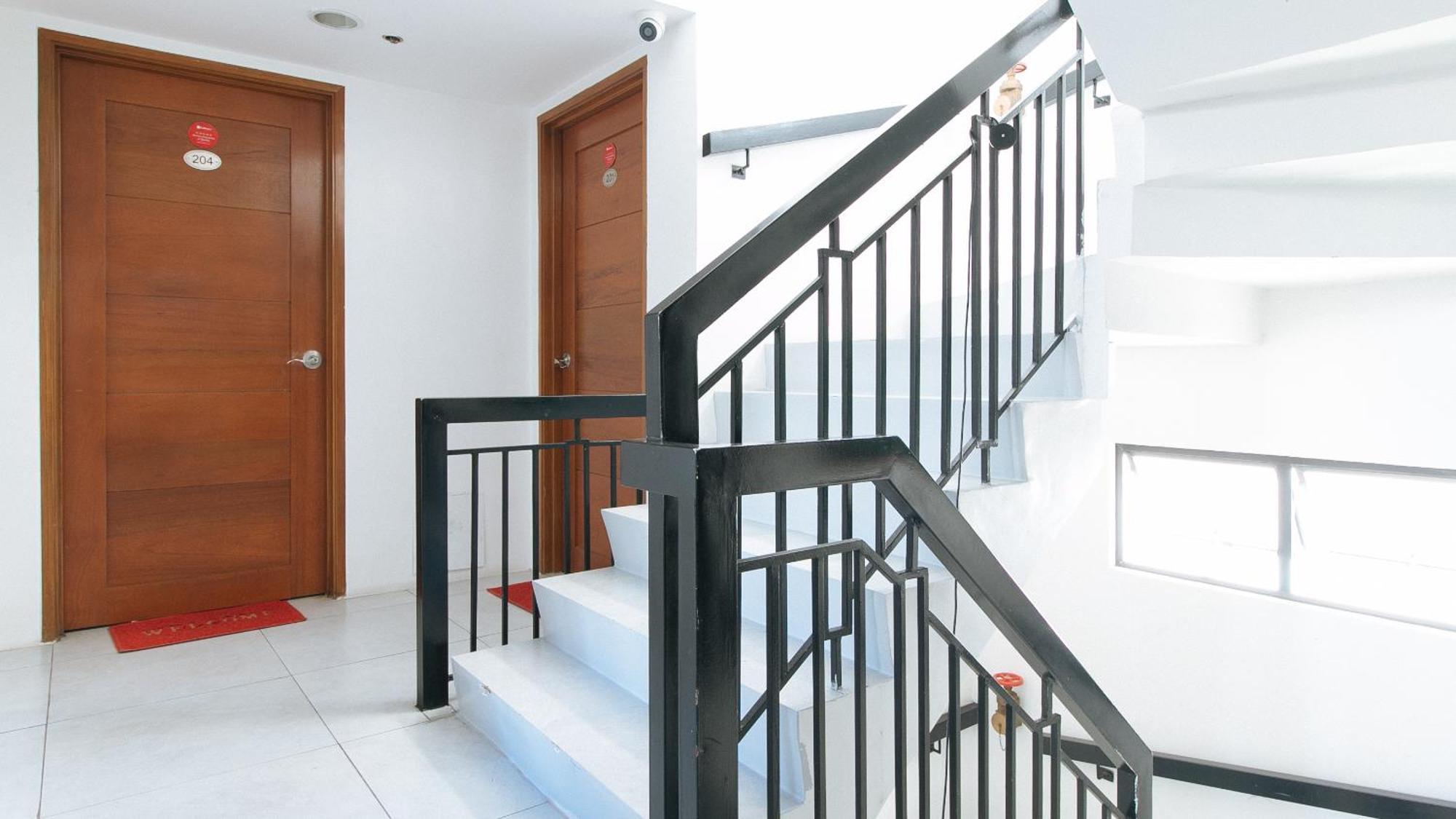 Reddoorz At Dbuilders Rooms Bangkal Makati Makati City Exteriör bild