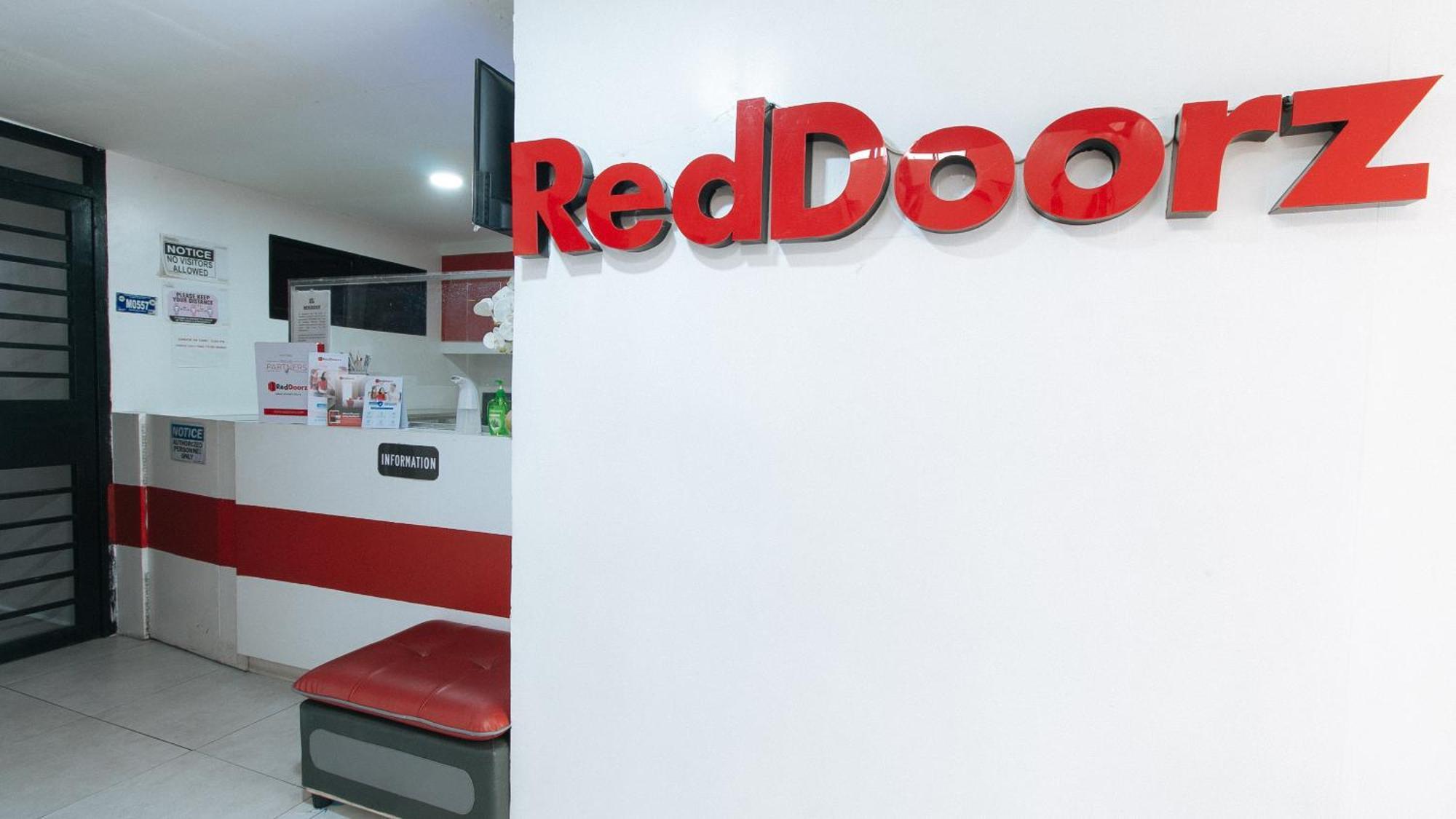 Reddoorz At Dbuilders Rooms Bangkal Makati Makati City Exteriör bild